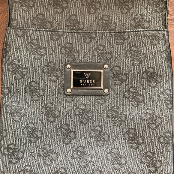 Guess Crossbody Purse - Picture 2 of 7